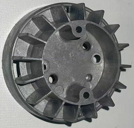 Какие проблемы могут возникнуть, если толщина стенок отлитых под давлением светильников слишком мала?